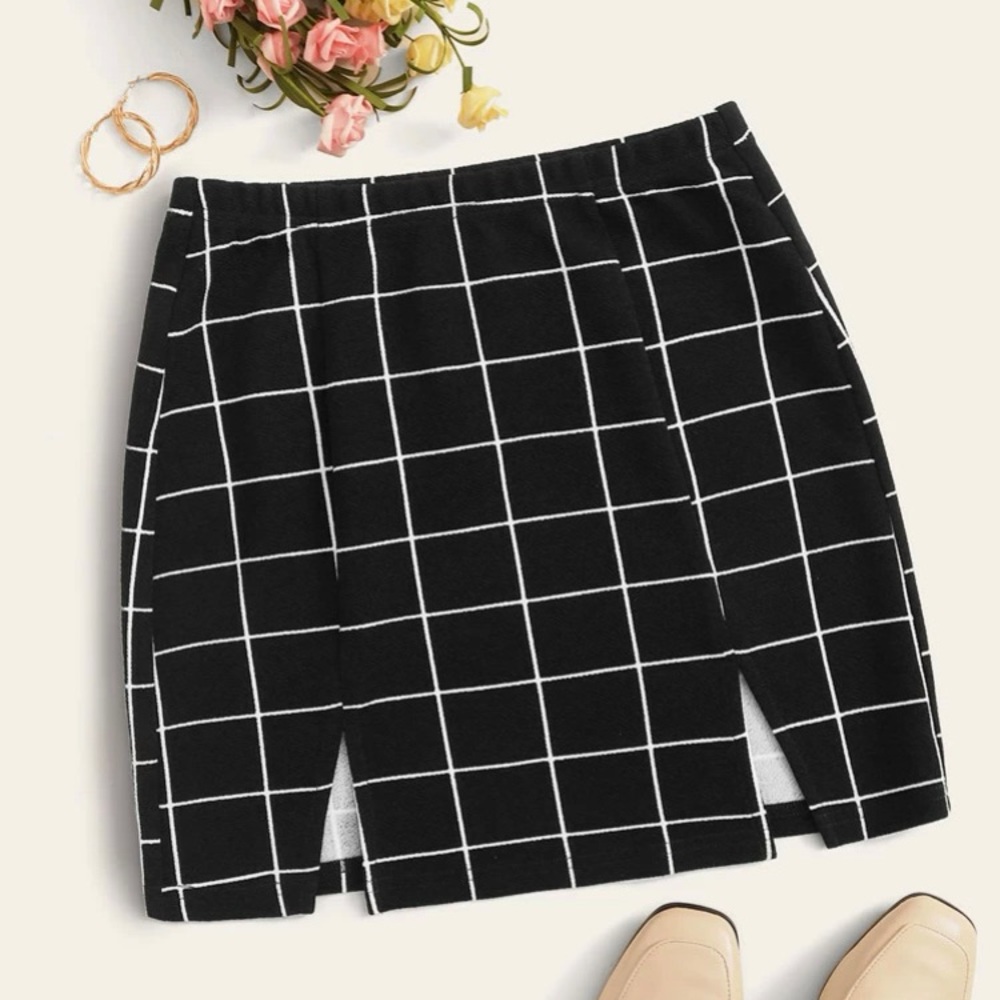 NWOT SHEIN Grid Mini Skirt
